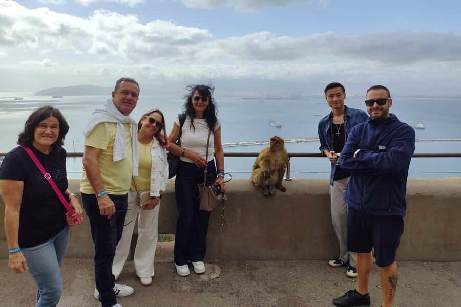 From Cadiz Bay: Gibraltar Day Trip with Rock Tour - City free time in Gibraltar: lunch and shopping, but with guardrails