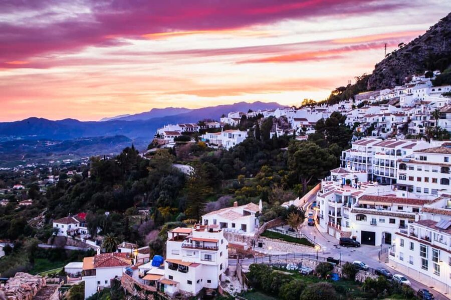 Gibraltar and Mijas town Day Trip with Free Time from Málaga - Coach Comfort and the Autopista Plan (Why Timing Matters)